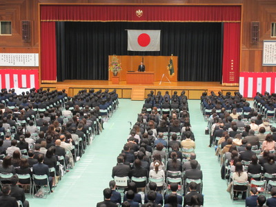 ４